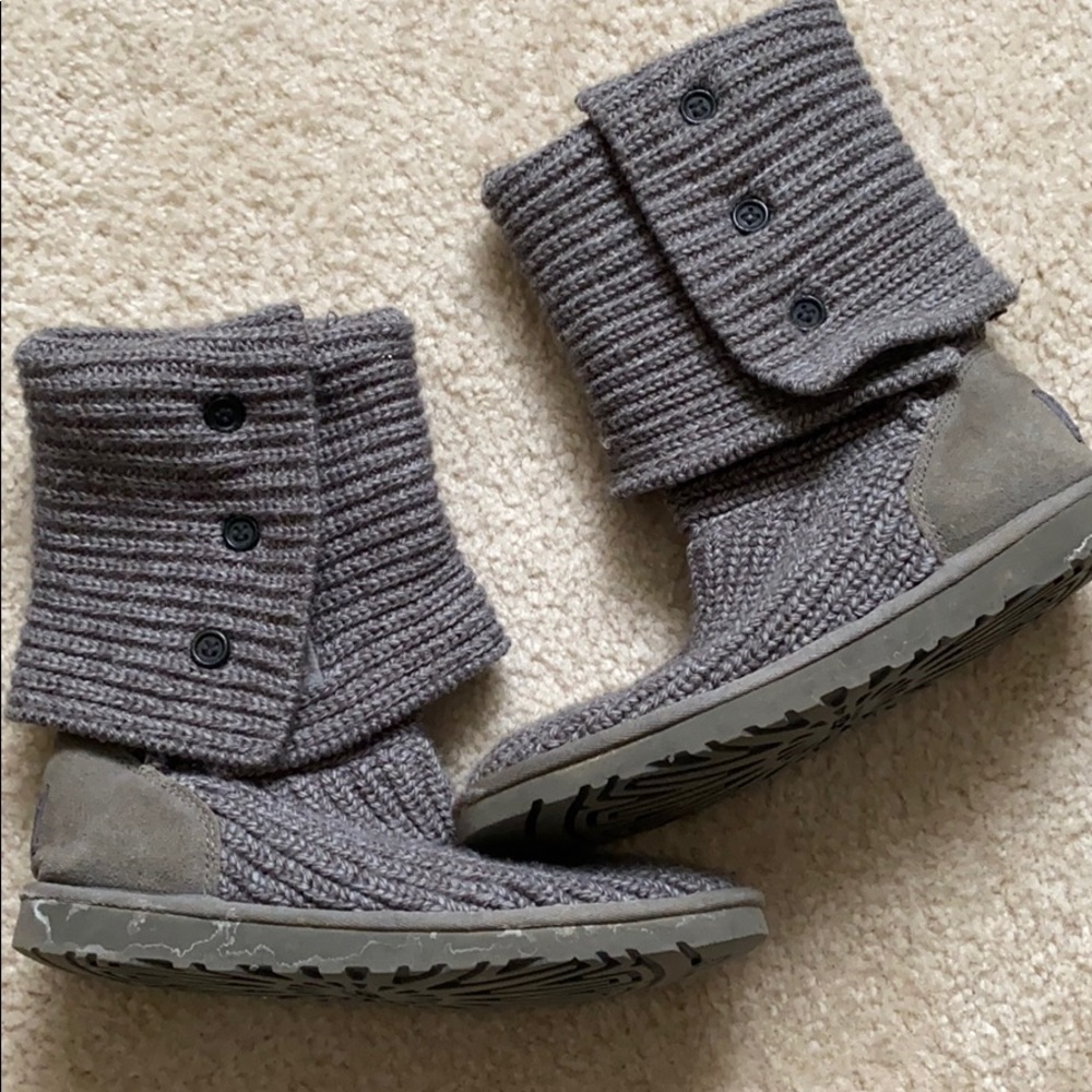 Mildly worn in sweater ugg boots